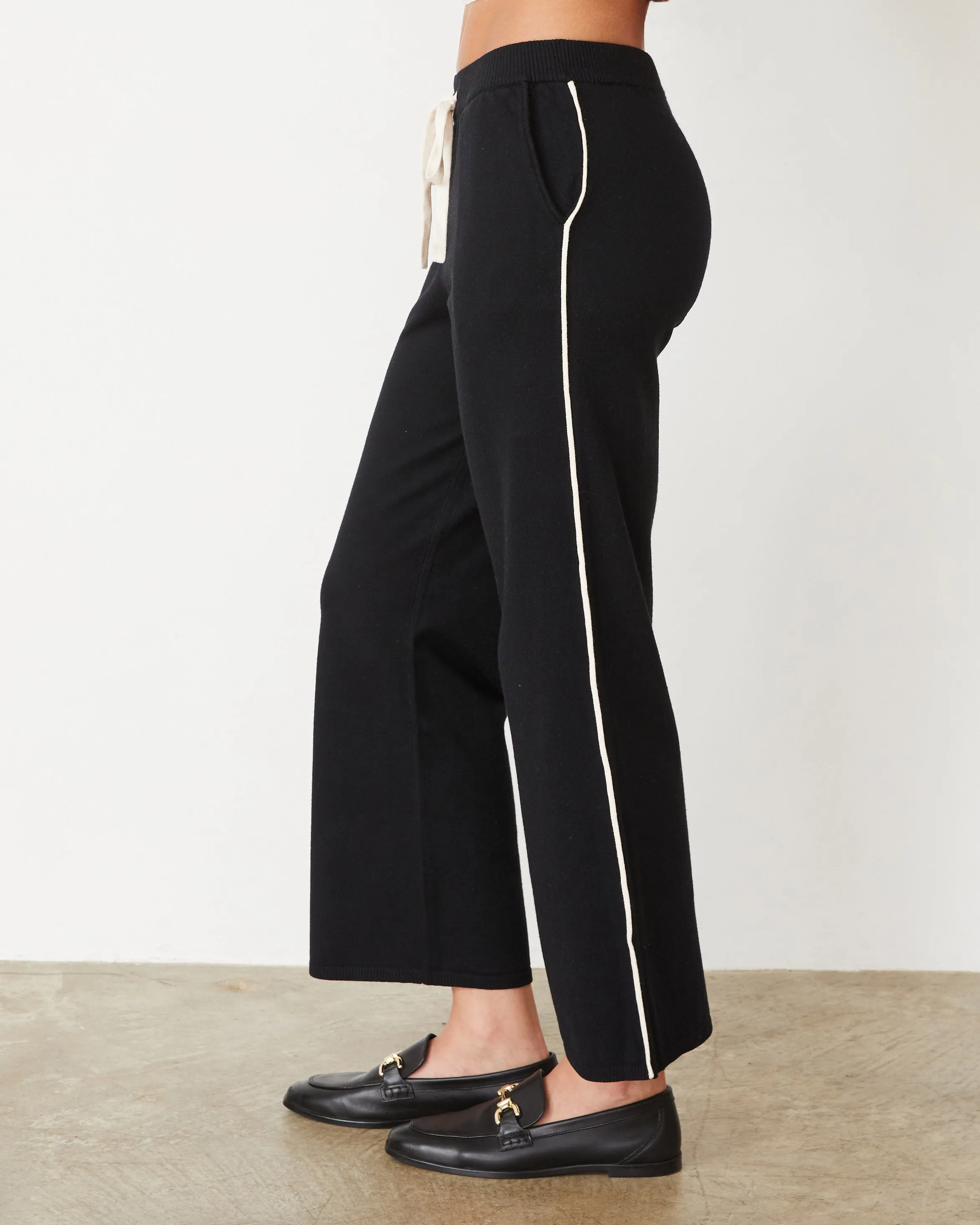 Lightknit Pant With Contrast Piping