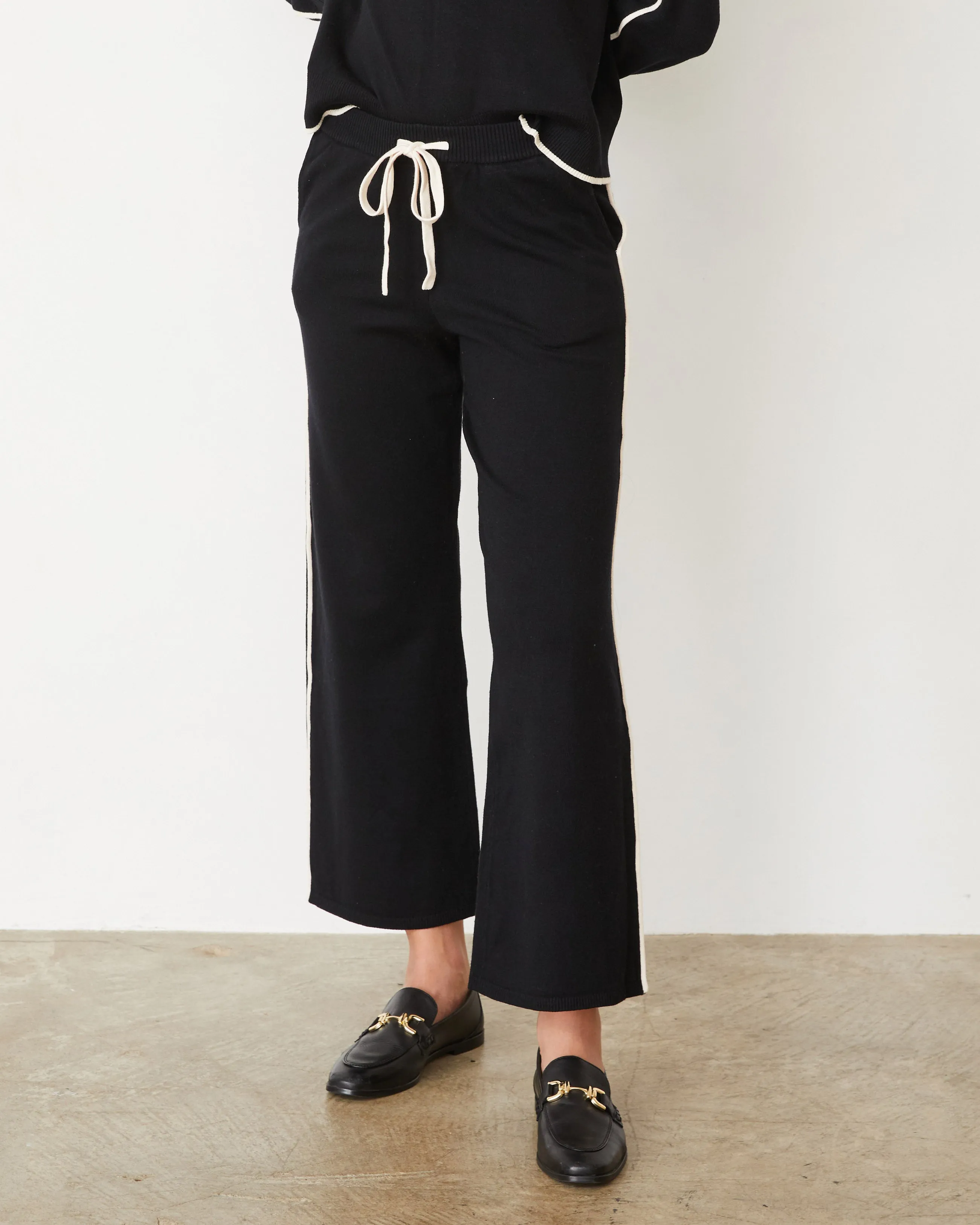 Lightknit Pant With Contrast Piping