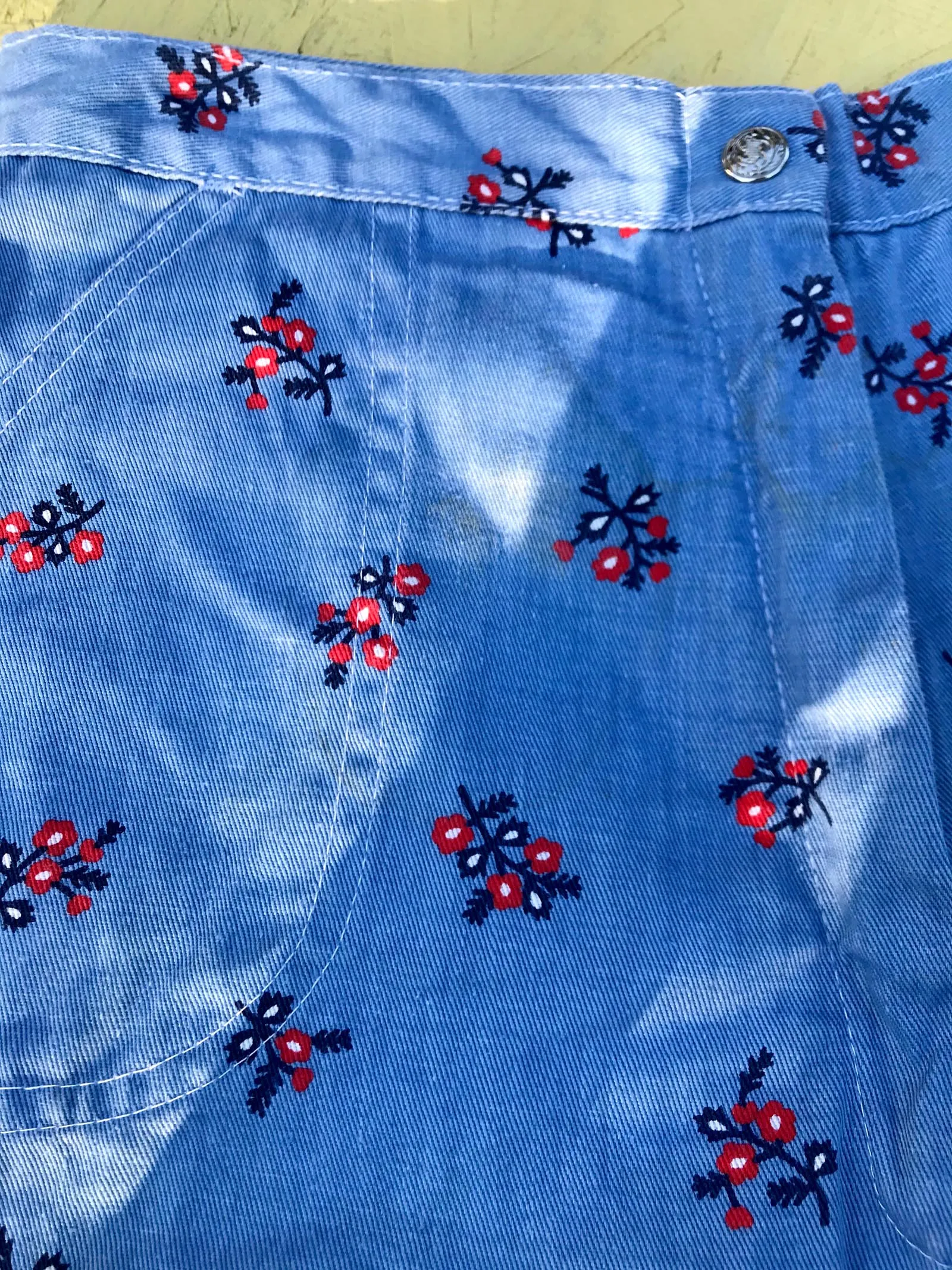 Vintage 60s 70s | Blue Floral High Waisted Boho Hippie Daisy Duke Denim Shorts M